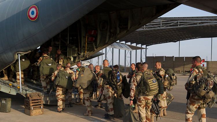 Französische Soldaten auf dem Weg zu ihrem Einsatz in Mali. Muss auch die Bundeswehr bald Einsatzkräfte mobilisieren?