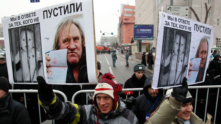 Demonstration in Moskau gegen das US-Adoptionsverbot - und gegen den neuen Mitbürger.