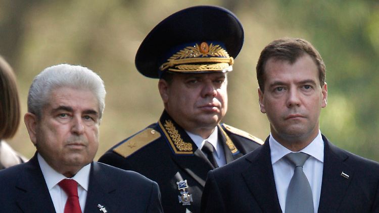 Zyprisch-russische Freundschaft: Zyperns Präsident Dimitris Christofia empfing 2010 den damaligen russischen Staatschef Dmitri Medwedew.