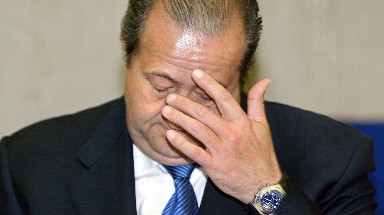 Manfred Schmider vor Gericht 2003. Nun muss sich der Ex-Flowtex-Chef erneut vor Gericht verantworten - vielleicht zum allerletzzten Mal.