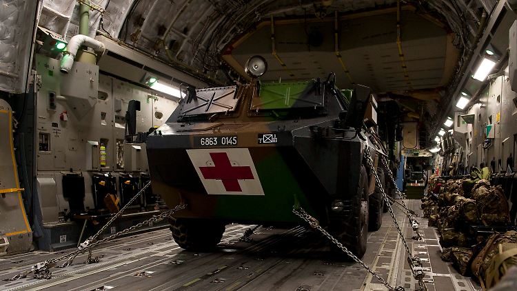 Frankreich lässt weiteres Material nach Mali verlegen.