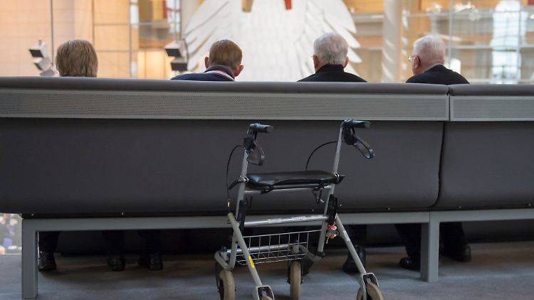 Bei einer Debatte im Bundestag über die Altersvorsorge.