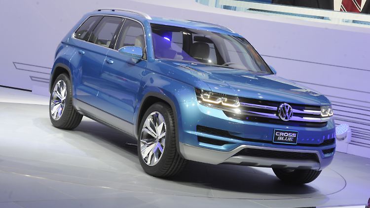 Mit fünf Metern ist die Studie CrossBlue länger als der VW Touareg.