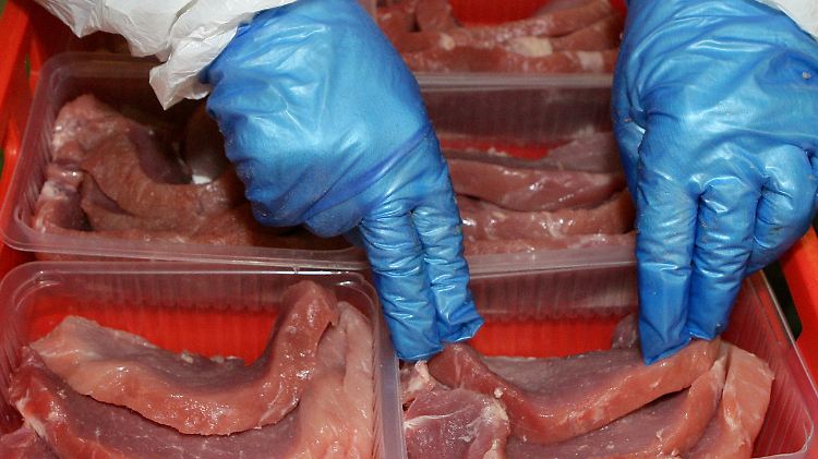 Fleisch mit Zertifizierung: Auf diesem Weg sollen die Lebensbedingungen möglichst vieler Tiere verbessert werden.