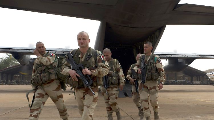 Französische Soldaten bei ihre Ankunft in Mali.