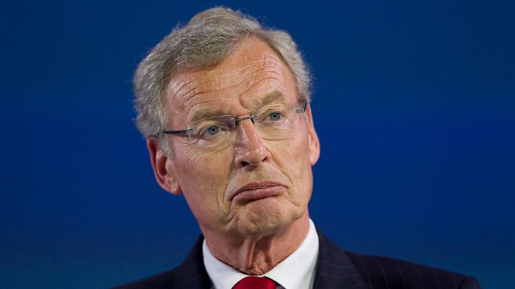 Kurz vor seinem 70. Geburtstag: Der Chefkontrolleur ist angekratzt wie nie zuvor.