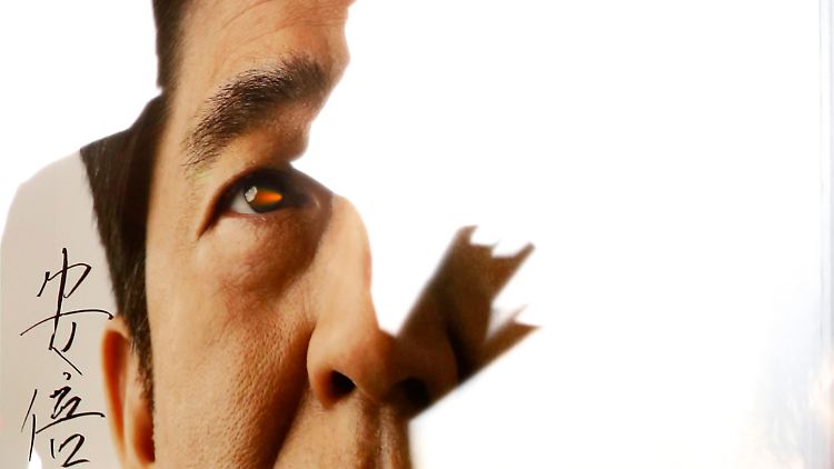 Bereits Ende Dezember hat sich die BoJ dem massiven Druck des Ministerpräsidenten Shinzo Abe gebeugt und den Geldhahn weiter geöffnet.