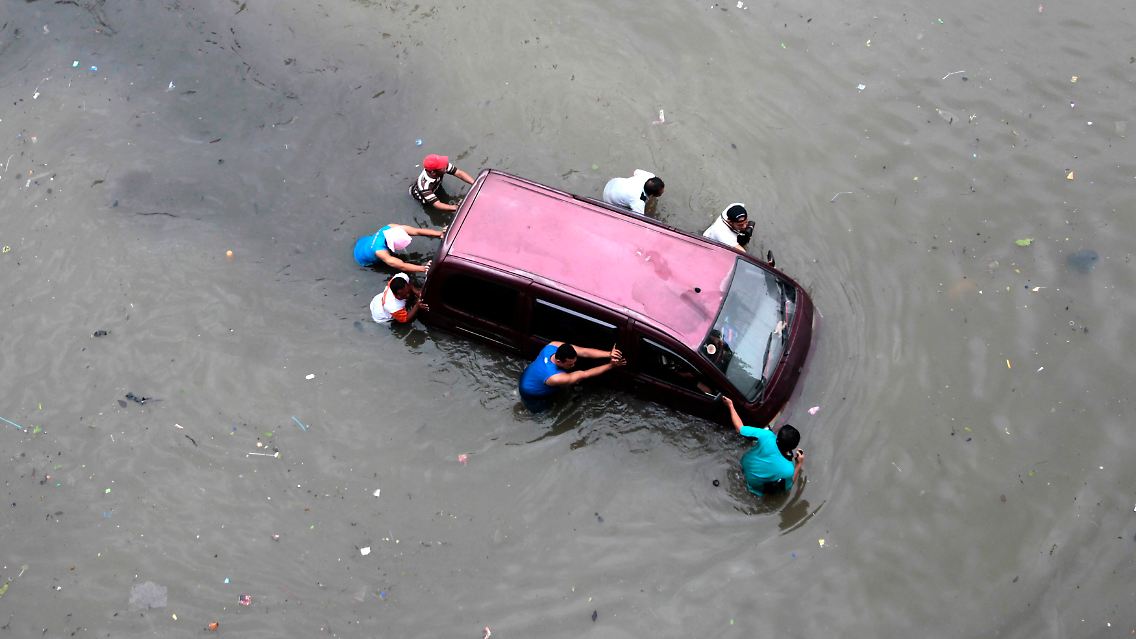2013-01-18T081332Z_01_JAK304_RTRMDNP_3_INDONESIA-FLOOD.JPG8429344450542788403.jpg