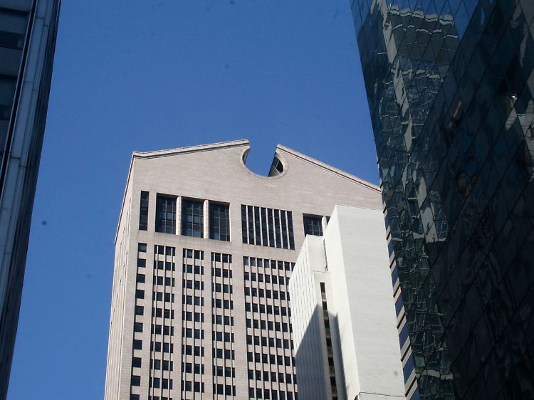 Charakterische Silhouette in Midtown Manhattan: Der Entwurf von Johnson/Burgee zählt zu den klassischen Hochhausbauten des 20. Jahrhunderts - und bringt den Japanern nun mehr als eine Milliarde Dollar ein.