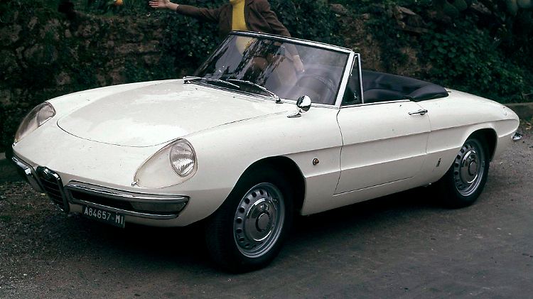 So wie der Alfa Romeo Spider Duetto aus dem Jahr 1966 wird der bei Mazda ab 2015 gebaute Roadster wohl nicht aussehen.
