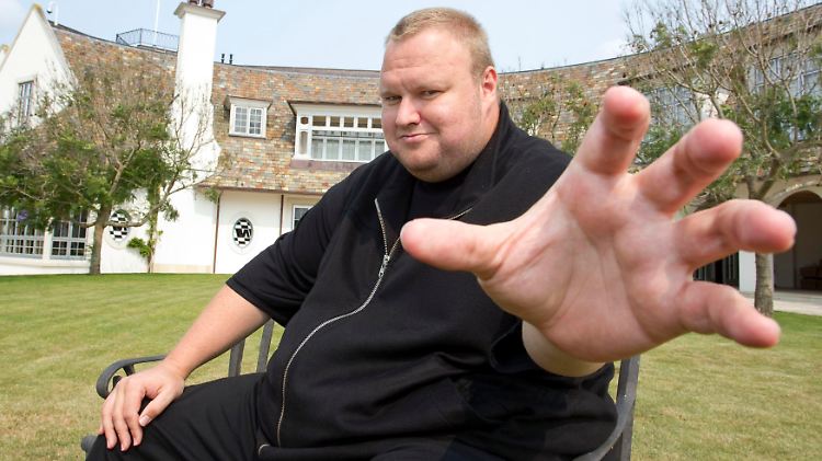 Kim "Dotcom" Schmitz lässt die neuseeländische Polizei schwitzen.