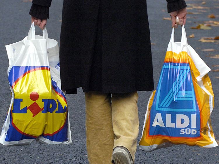 Das Weihnachtsessen aus der Discounter-Tüte: Für viele Deutsche ist das normal geworden.