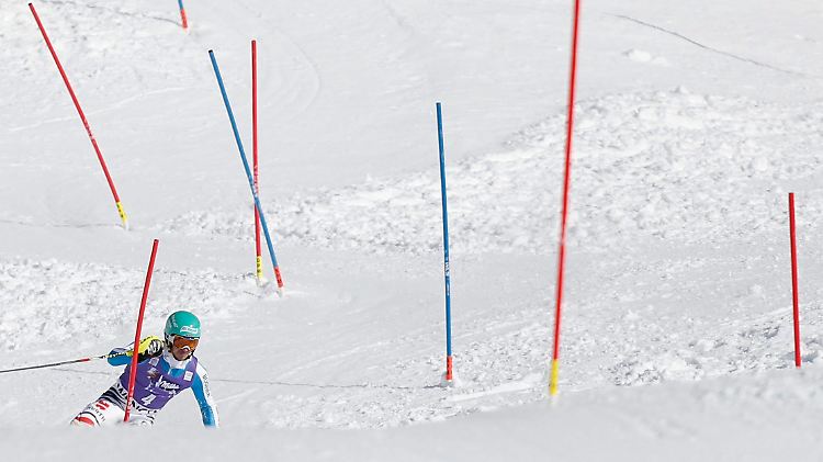 Vor knapp vier Jahrzehnten hieß der Sieger am Lauberhorn schon einmal Neureuther. Damals siegte Vater Christian, diesmal feierte Sohn Felix einen Sieg.