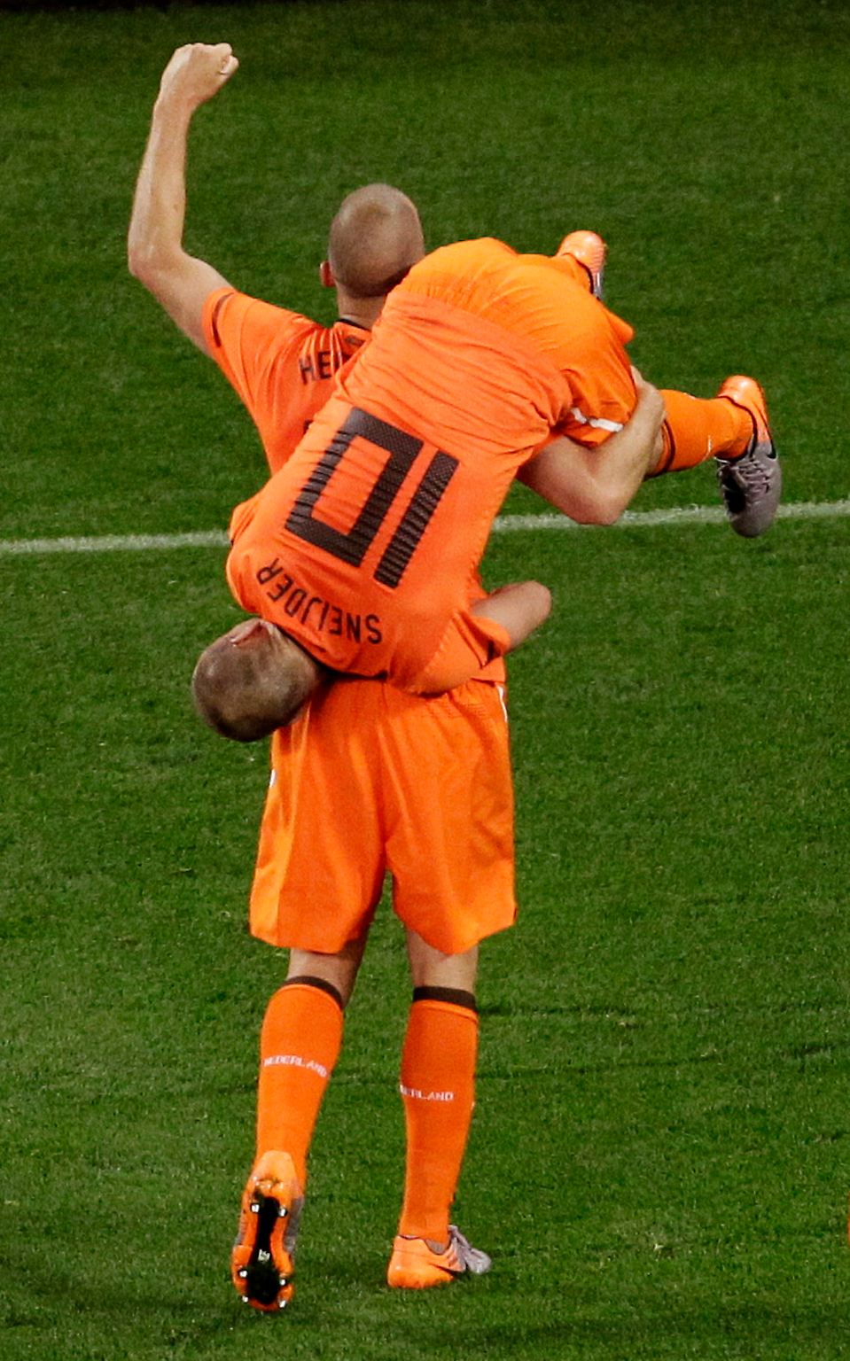 Die "siegenden Holländer" dürfen dank Wesley Sneijder ...