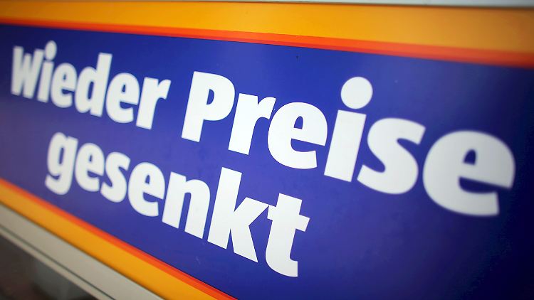 Sinken die Erzeugerpreise, fallen in der Regel auch die Verbraucherpreise.