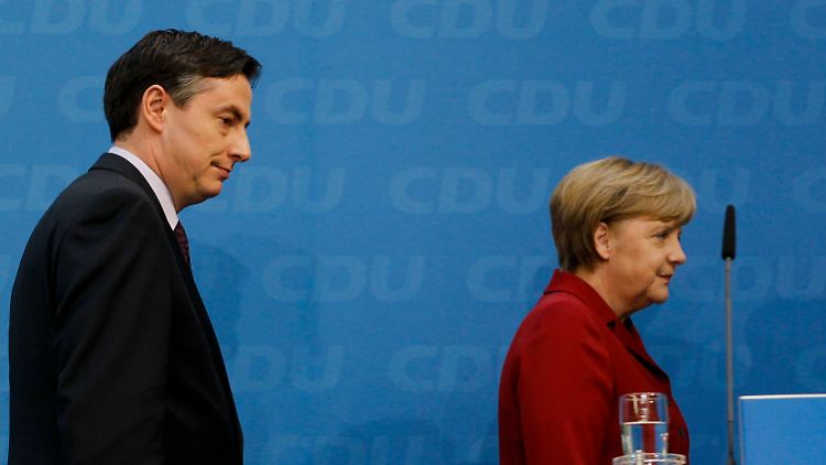 McAllister und Merkel nach der Pressekonferenz im Konrad-Adenauer-Haus in Berlin.