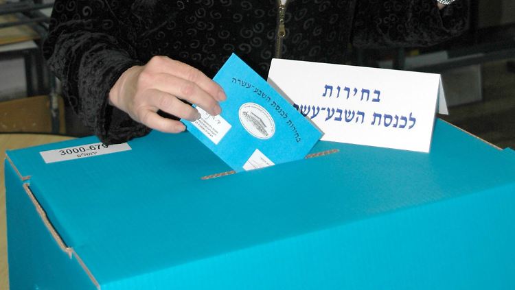 Ganze 34 Parteien und Listen treten zur Wahl an. Die Hälfte dürfte an der Zwei-Prozent-Sperrklausel scheitern. 