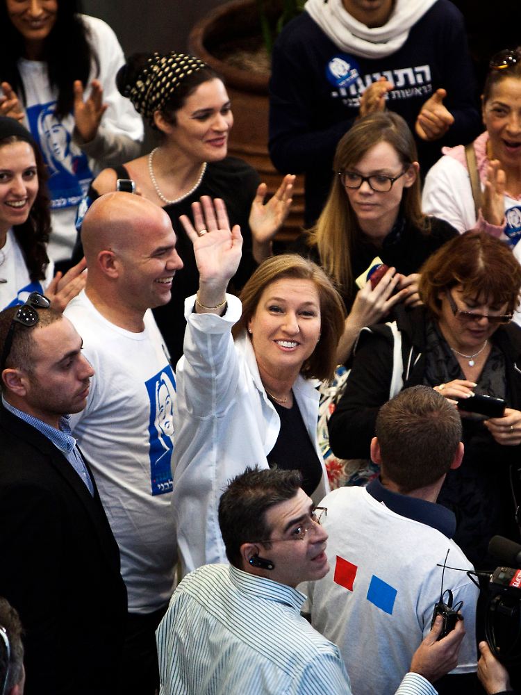 Stimmenfang in letzter Minute: Zipi Livni auf Wahlkampftour in einem Einkaufszentrum in Tel Aviv.