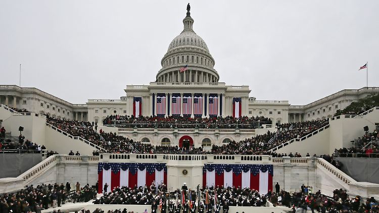 Pompöses Politikspektakel: Auf den Stufen des Kapitols versammelt sich zur Amtseinführung fast das gesamte Who-is-Who des politischen Washington.