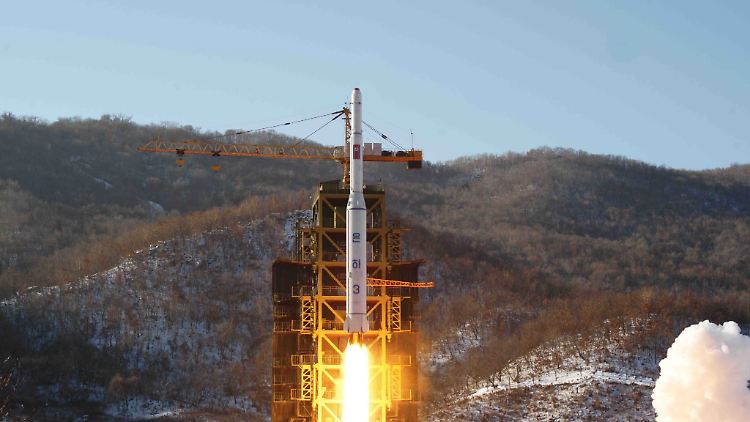 Eine nordkoreanische Langstreckenrakete beim Start - dass Pjöngjang in der Lage sein könnte, diese mit Atomsprengköpfen zu bestücken, ist der Albtraum der westlichen Welt.