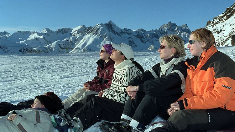 Sonnenanbeterinnen auf der Idalp in der Silvretta Arena bei Ischgl.