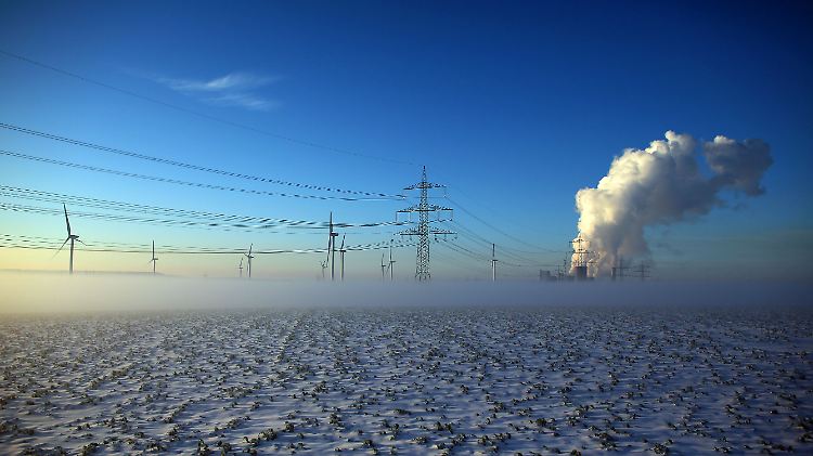 Blick auf das RWE-Braunkohlekraftwerk Niederaußem in Nordrhein-Westfalen. 