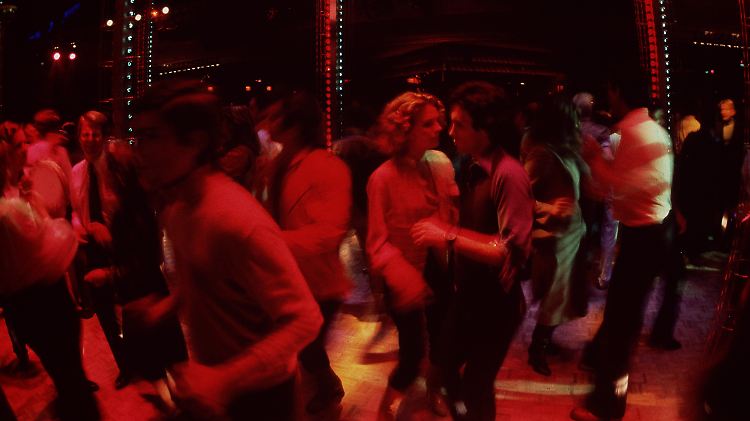 Die Tanzfläche des "Studio 54" zu seinen besten Zeiten. Das Bild entstand in der Silvesternacht 1977/78.