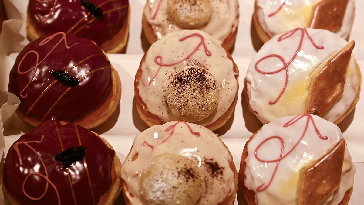 Berlin & Brandenburg: Süßer Klassiker: Berliner Pfannkuchen als ... Berlin & Brandenburg: Süßer Klassiker: Berliner Pfannkuchen als ...