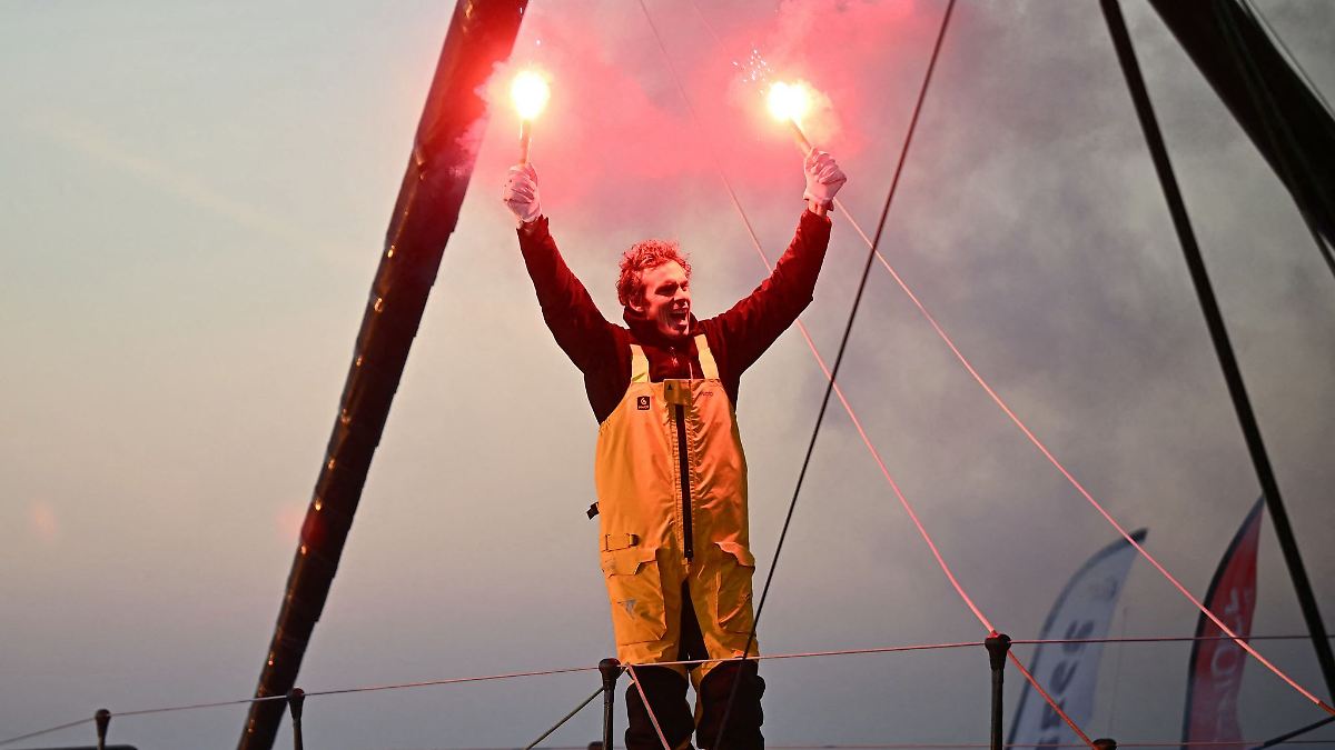 Rekordfahrt-bei-Vend-e-Globe-Charlie-Dalin-segelte-trotz-Darmkrebs-alleine-um-die-Welt