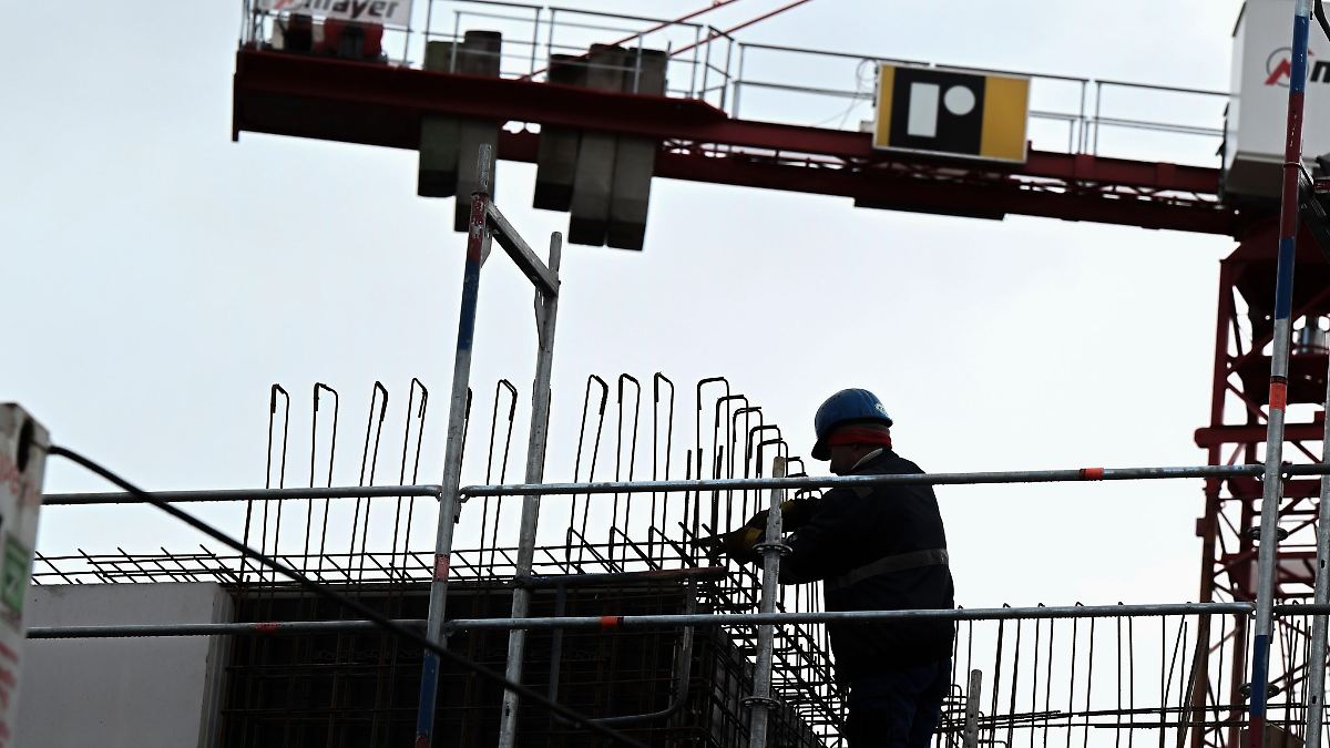  Branche in der Krise: Bauwirtschaft erwartet 2026 fünftes Jahr mit Illustration 