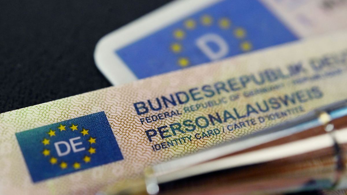 Ab dem 1. Mai: Fotos für Ausweis und Reisepass müssen zukünftig digital ...