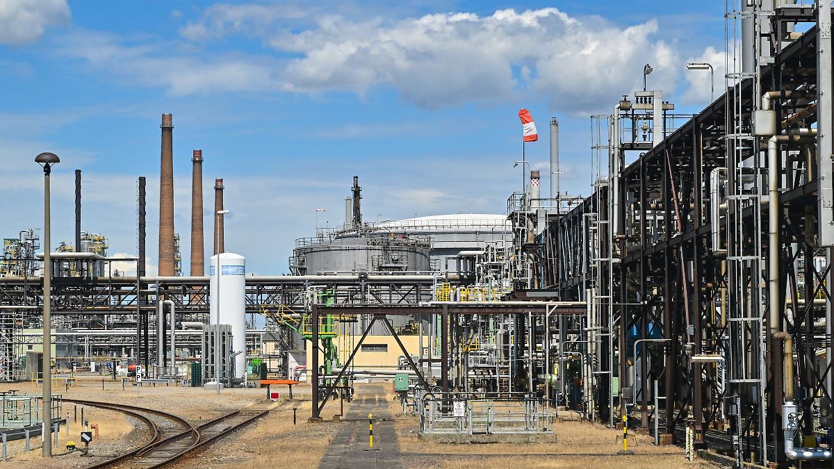 Woidke: Ungeklärte Eigentümerfrage bremst PCK-Entwicklung