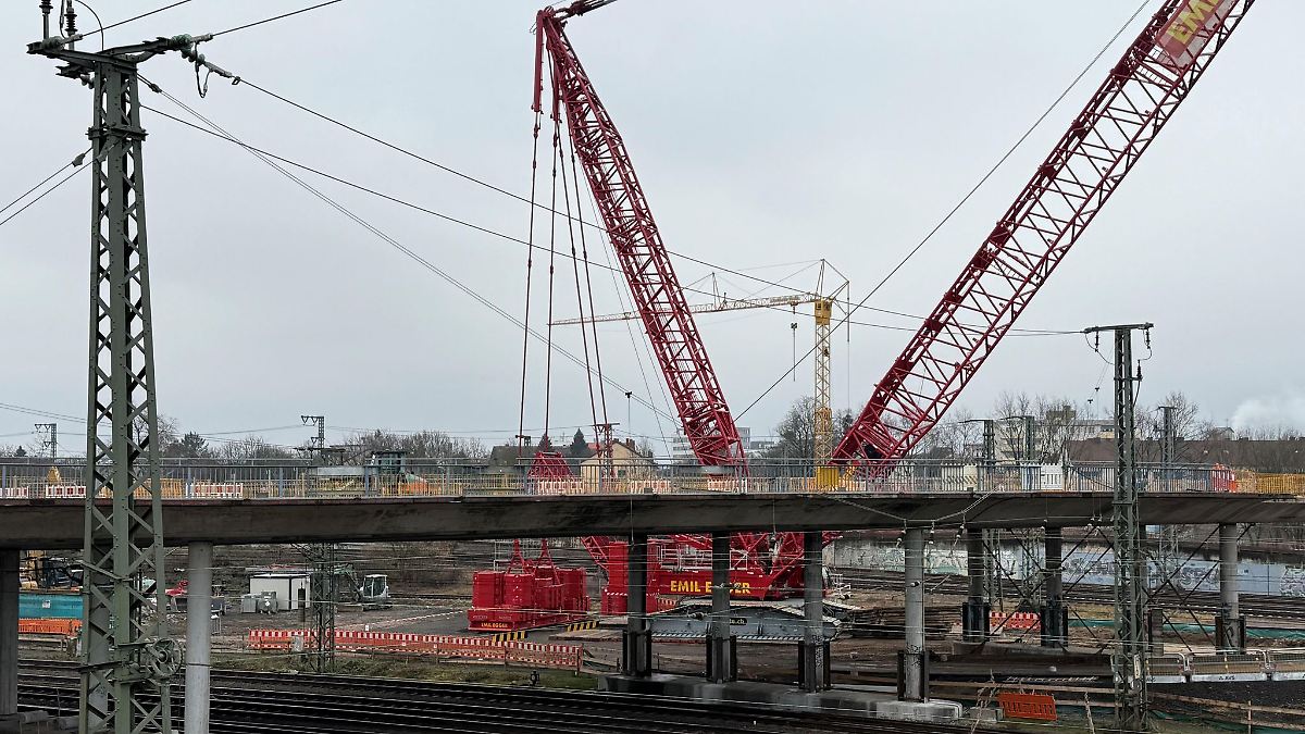 Hanauer Hauptbahnhofbrücke vor dem kompletten Abbruch