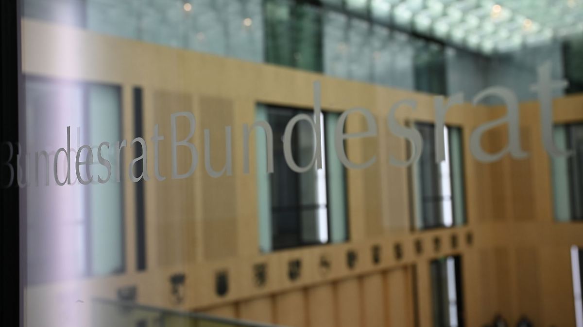 Thüringen für Strafbarkeit von obszönen Gesten und Sprüchen