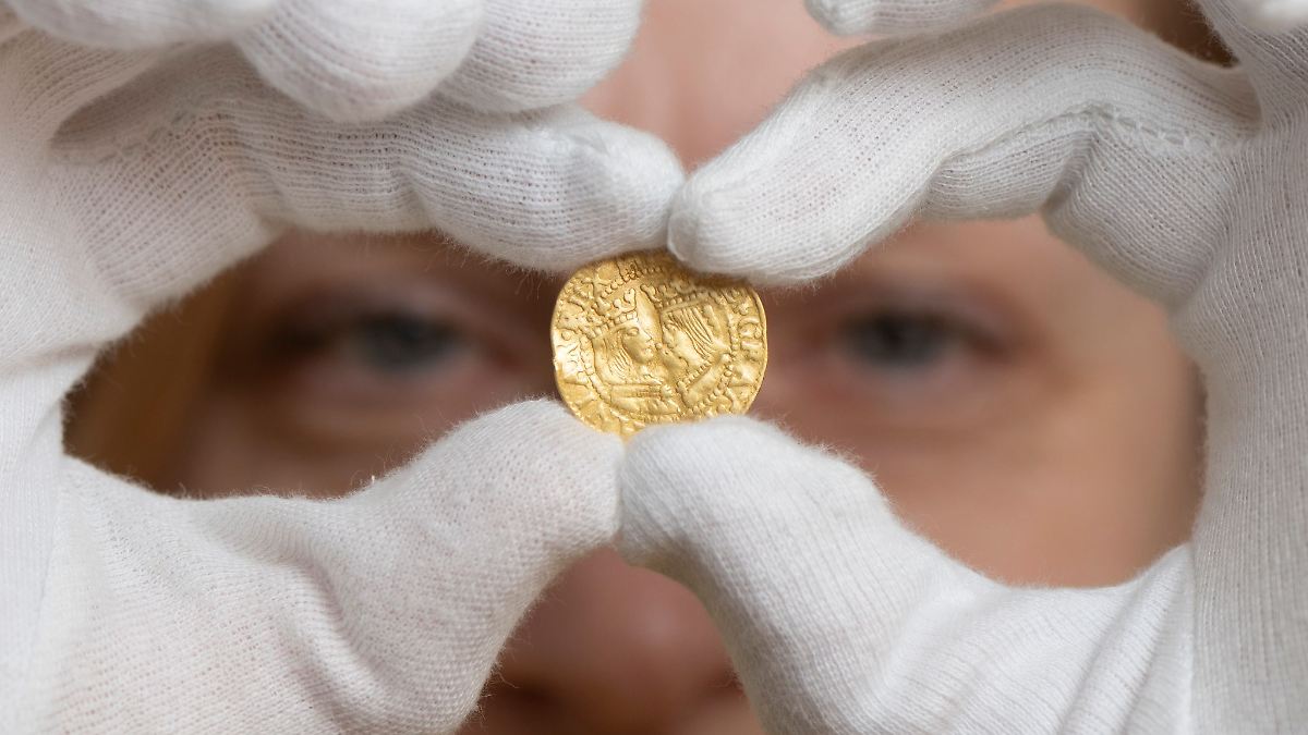 Bauarbeiter findet alte Goldmünze in Kirche bei Delitzsch