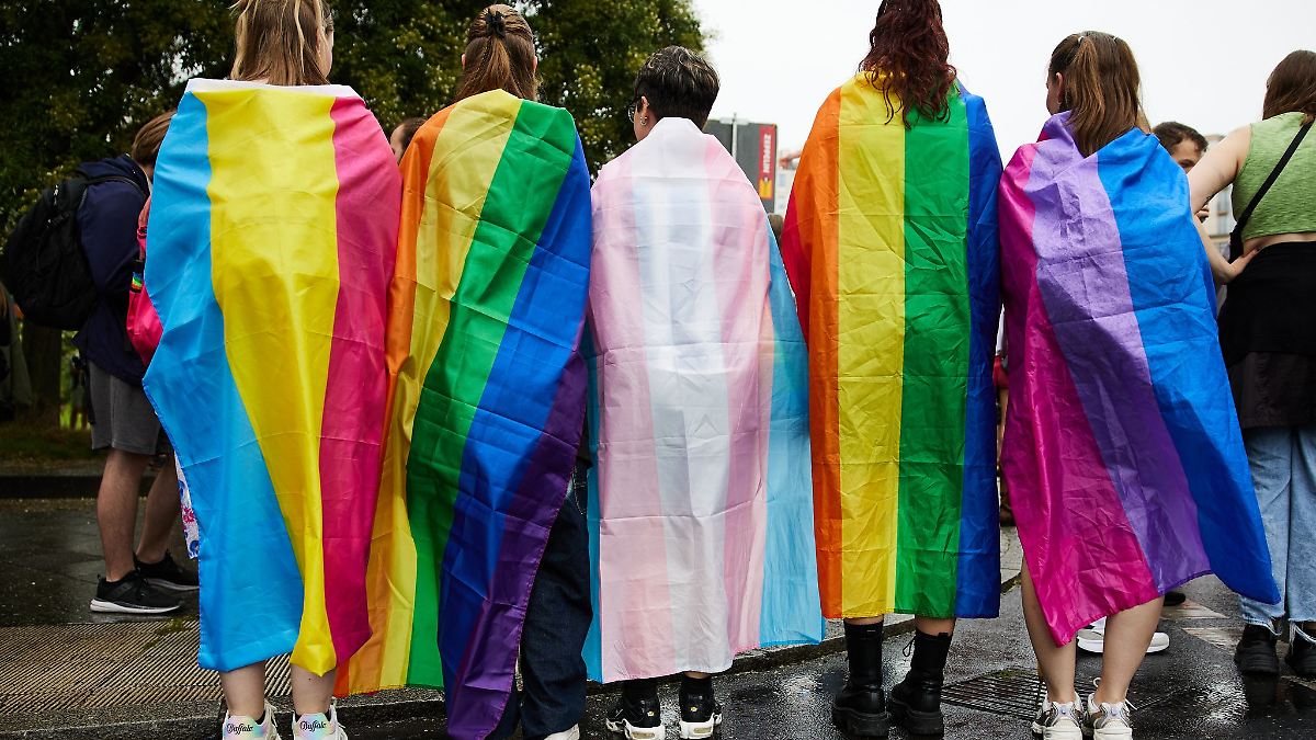 "Wähl Liebe" - Tausende demonstrieren bei "Winter-CSD"