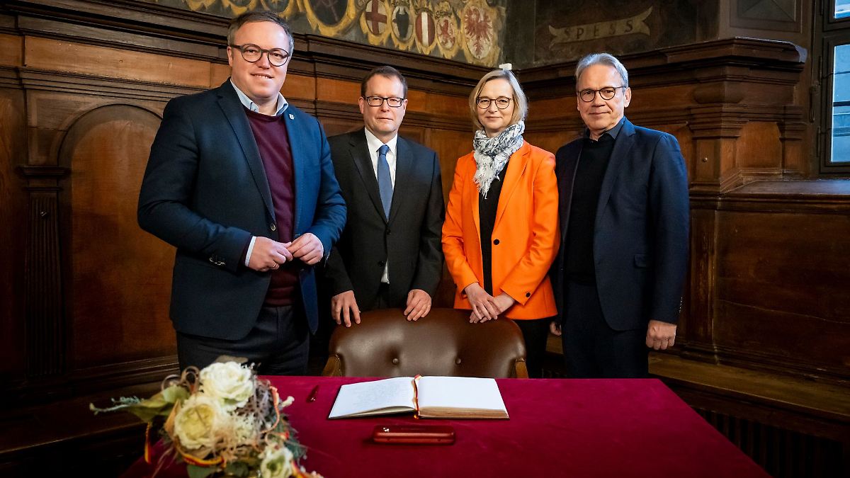 Voigt: "Wir müssen den Gürtel enger schnallen"