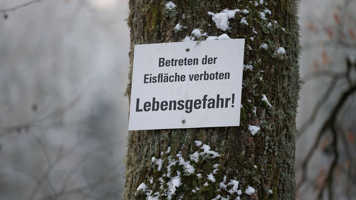 Angetrunkener Mann will unbedingt auf Schweriner Eisfläche