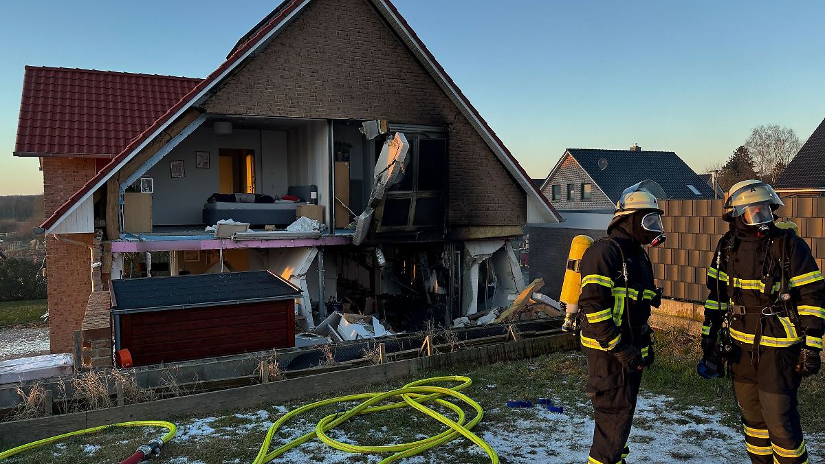 Explosion in Schönberg sprengt Hauswand weg