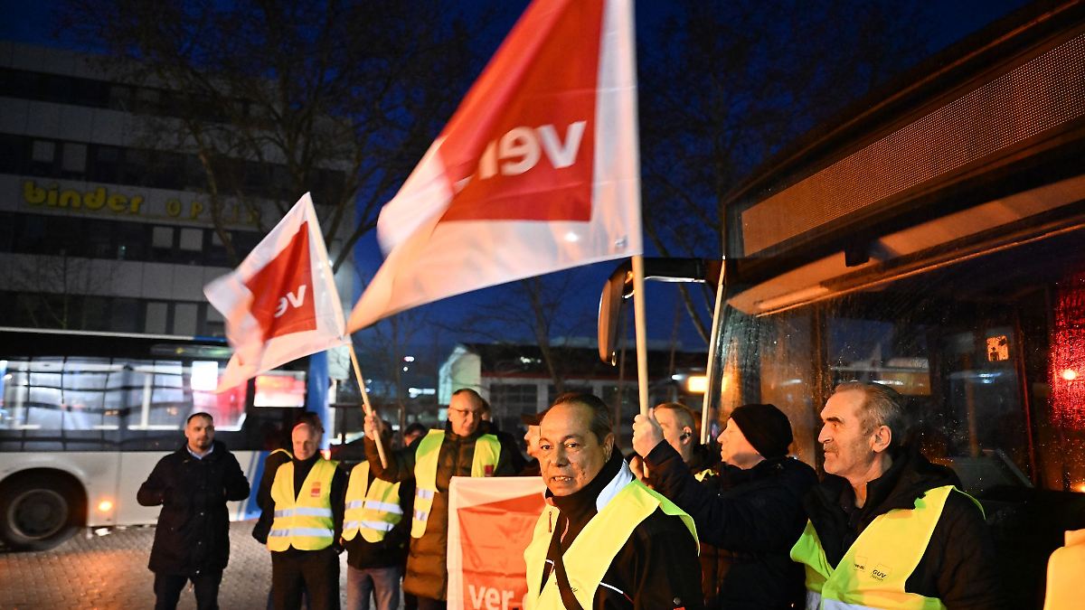 Verdi-Warnstreik: Busse und Bahnen fahren nicht