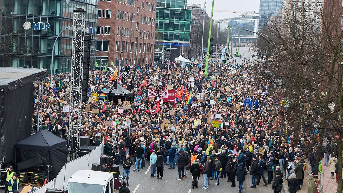 Tausende demonstrieren in Hamburg gegen rechts