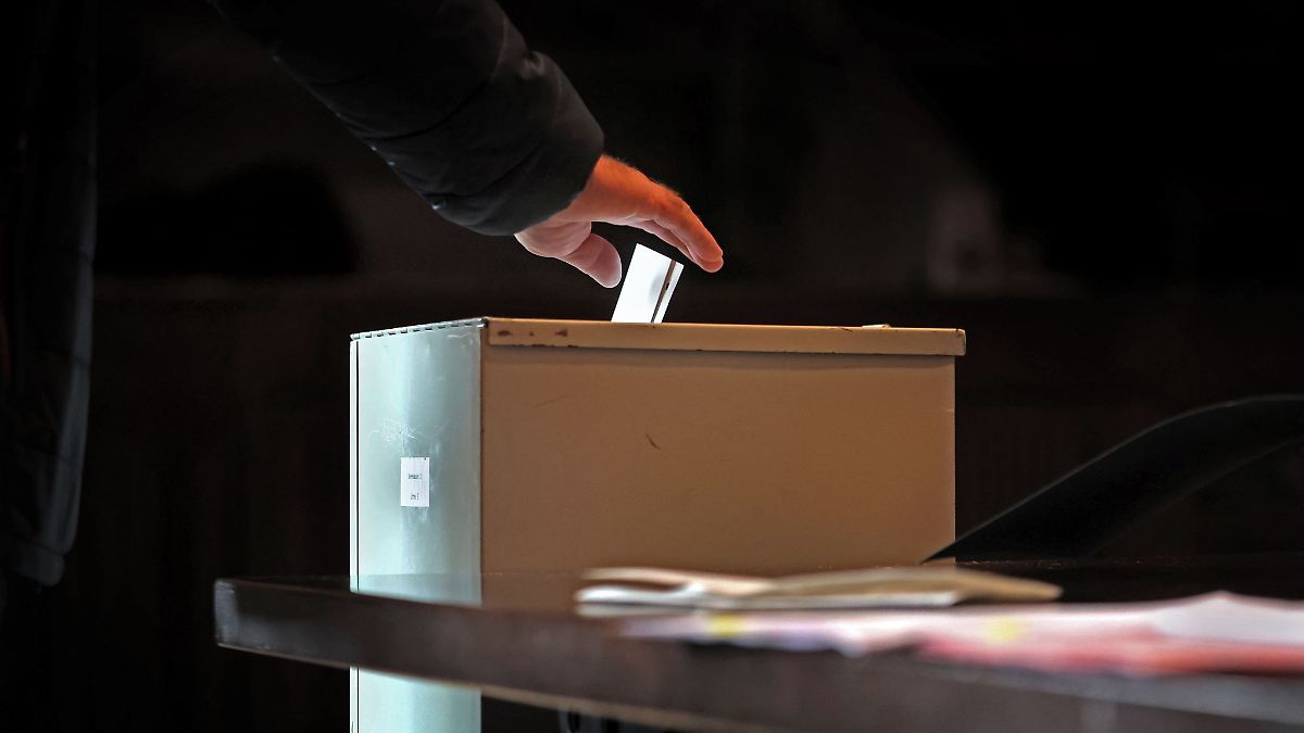 Bis Mittag höhere Wahlbeteiligung in Städten als 2021