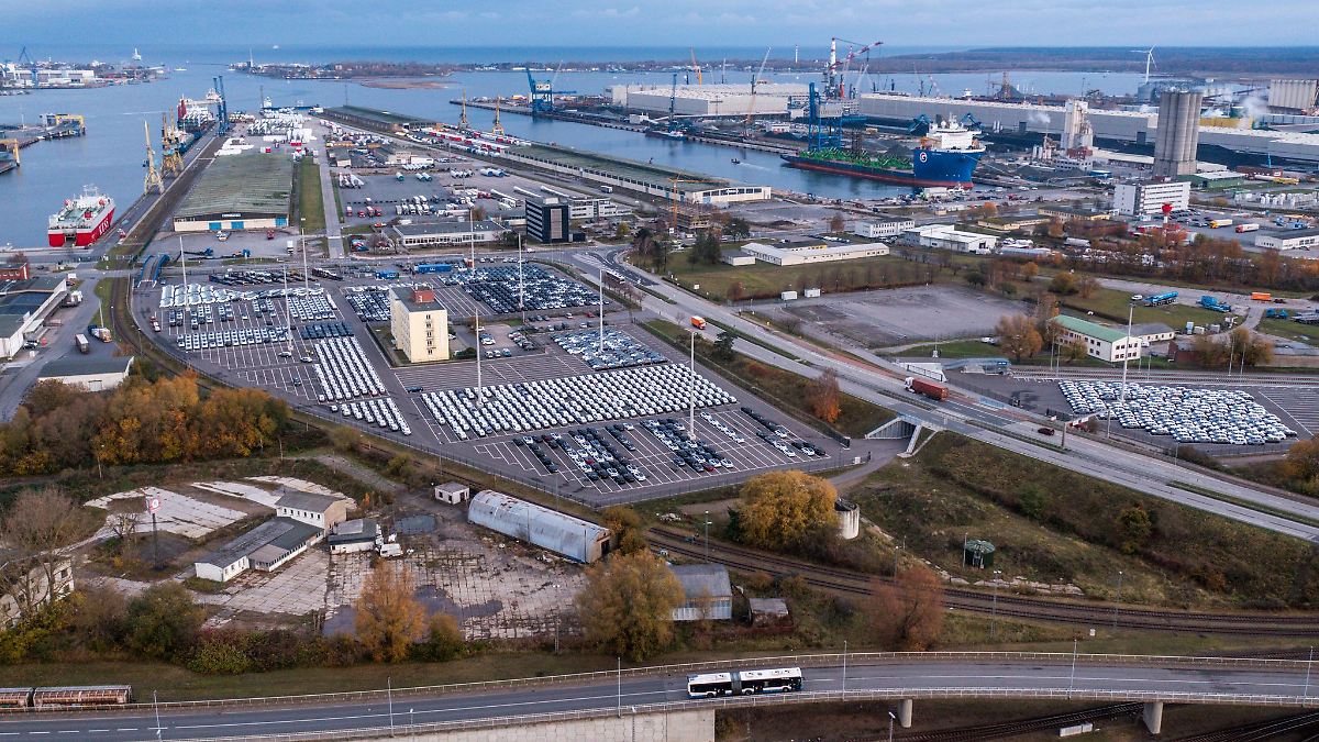 Kran im Rostocker Hafen brennt - 100.000 Euro Schaden