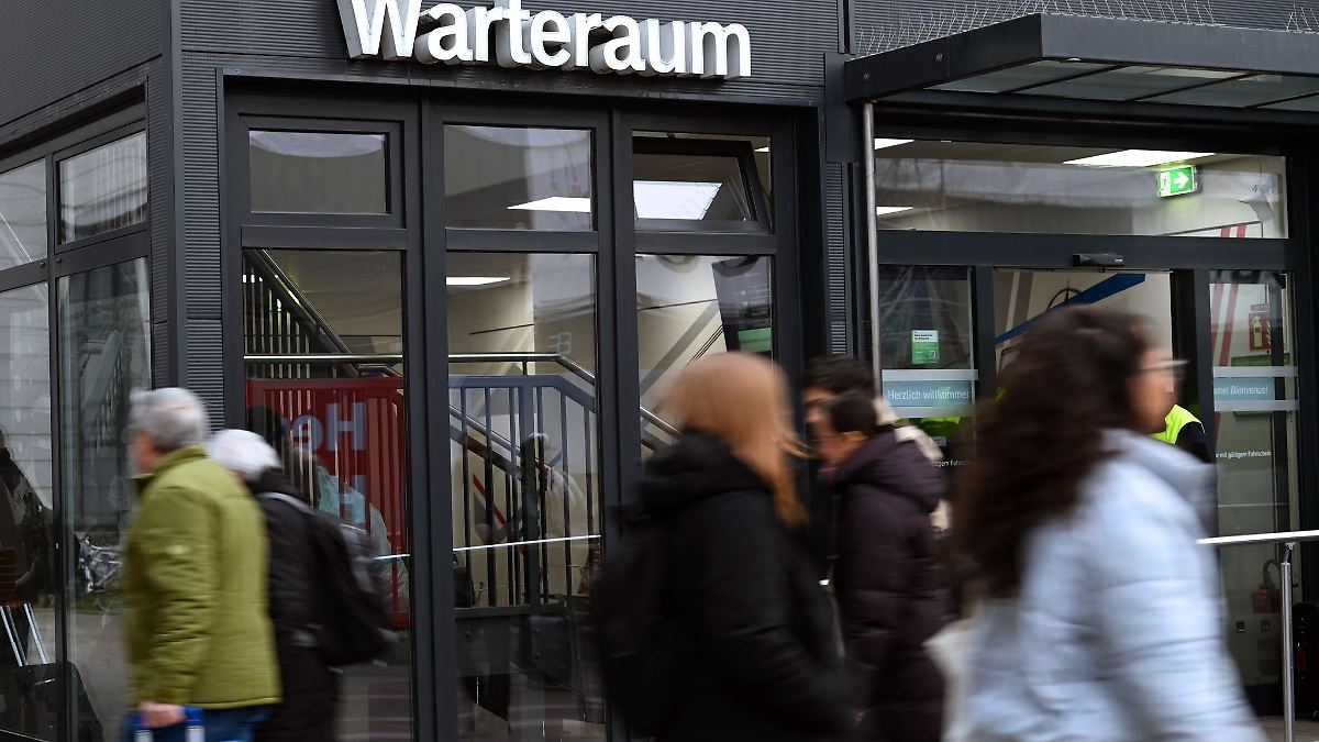 Forderung nach Angriff am Bahnhof: Mann soll in Psychiatrie