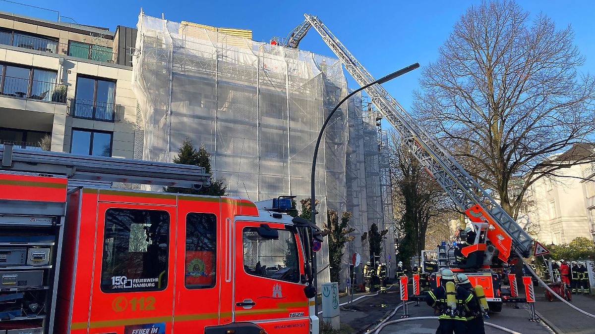 Ein Verletzter bei Dachstuhlbrand in Hamburg-Rotherbaum