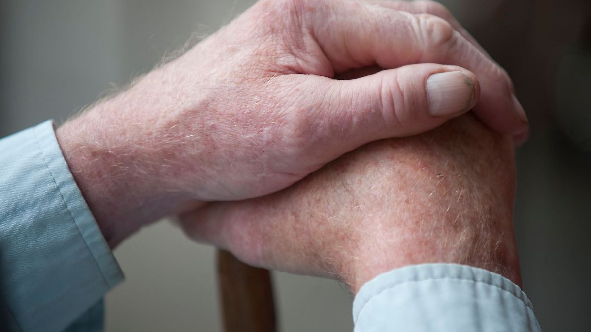 83-Jähriger attackiert Nachbarn mit Stock