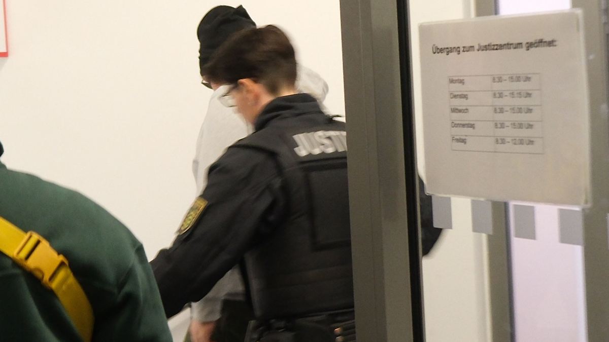 Macheten-Märchen entlarvt: Mutmaßlicher Neonazi muss zahlen