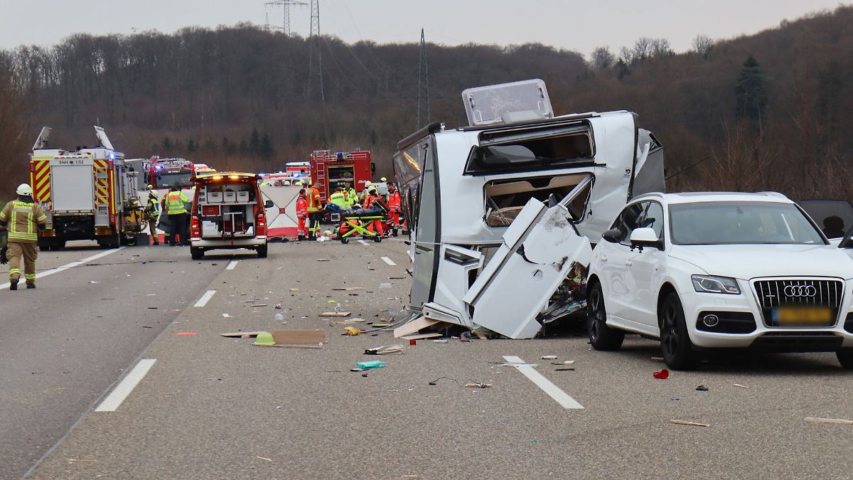 Mehrere Schwerverletzte bei Unfall auf A6