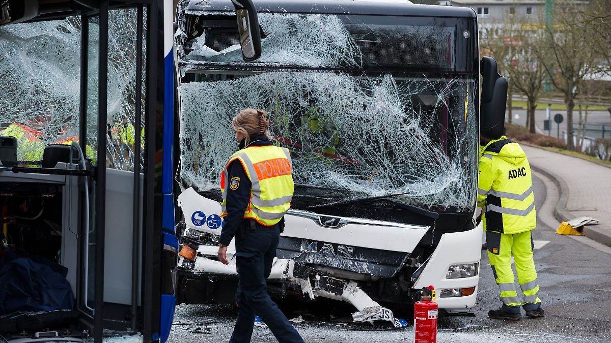 Nach Busunfall wird gegen einen Busfahrer ermittelt