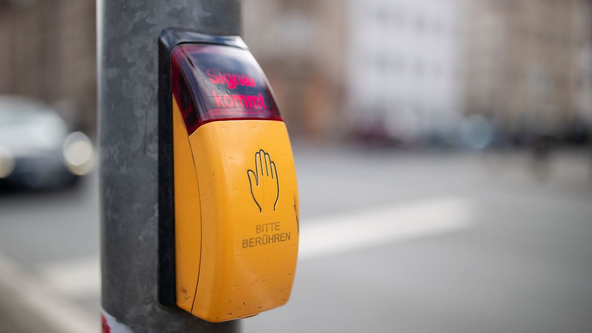 Bei Rot losgelaufen: Mädchen in Greifswald von Auto erfasst